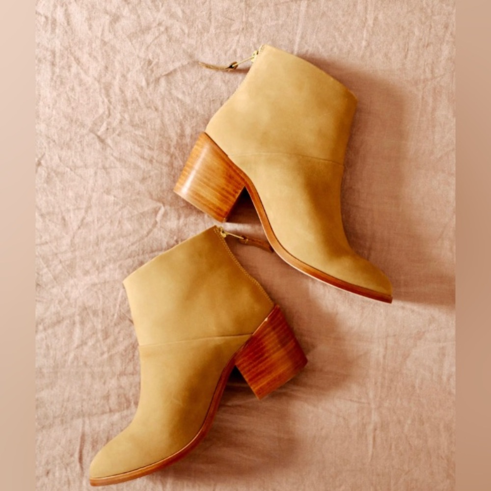 NISOLO Dara Suede Ankle Boots